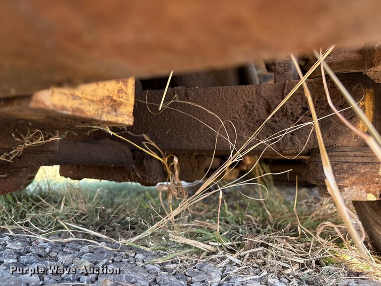 image for item IE9225 Caterpillar T40C forklift