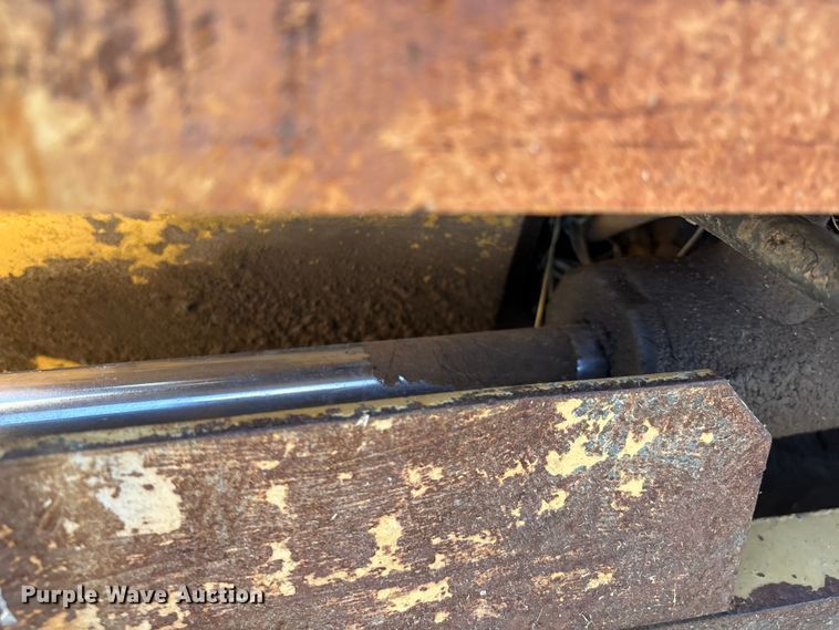 image for item IE9225 Caterpillar T40C forklift