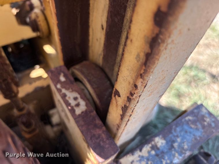 image for item IE9225 Caterpillar T40C forklift