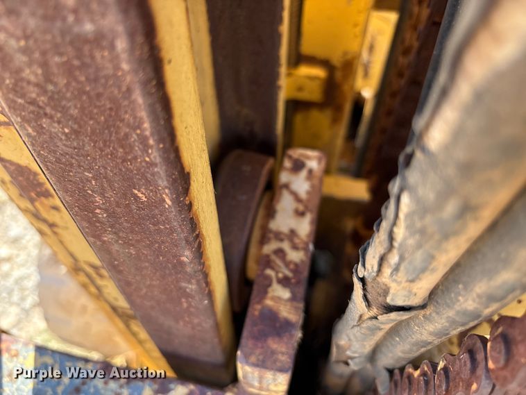 image for item IE9225 Caterpillar T40C forklift