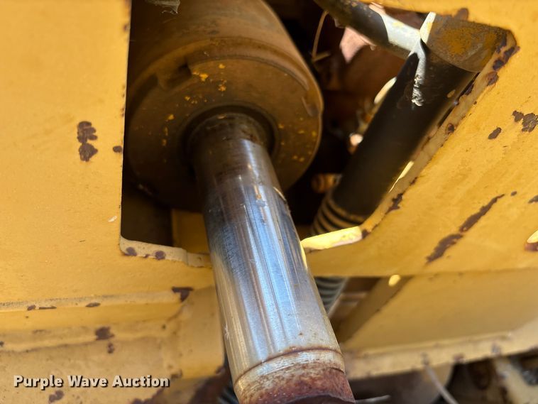 image for item IE9225 Caterpillar T40C forklift