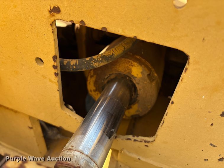 image for item IE9225 Caterpillar T40C forklift