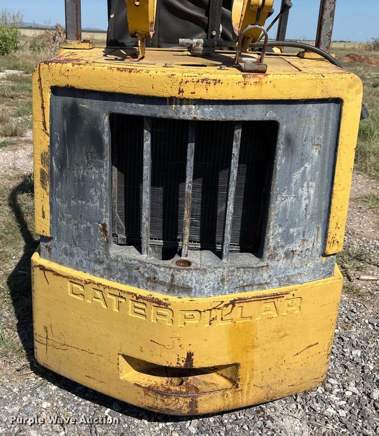 image for item IE9225 Caterpillar T40C forklift