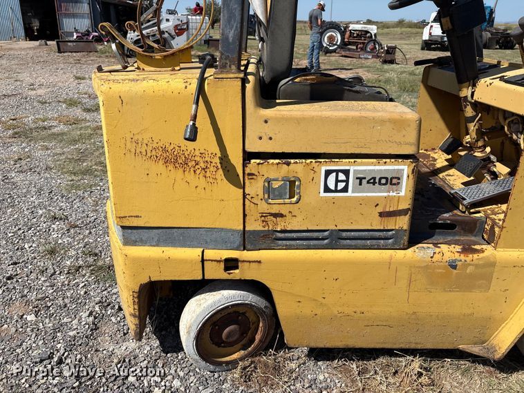image for item IE9225 Caterpillar T40C forklift