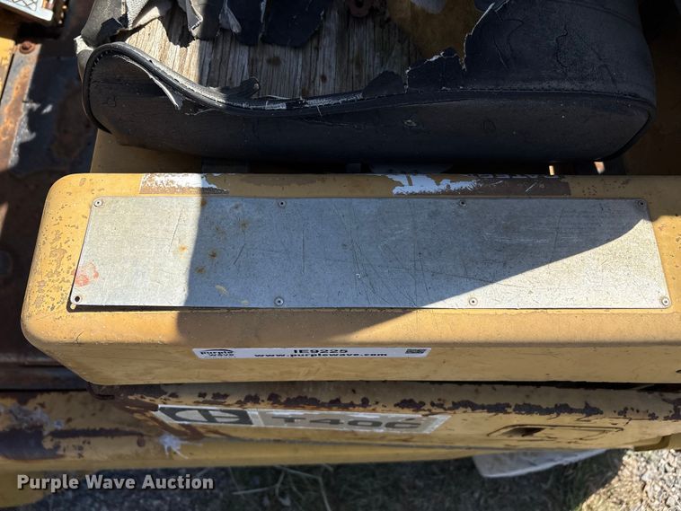 image for item IE9225 Caterpillar T40C forklift