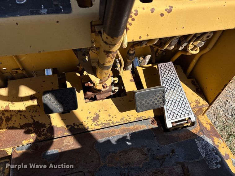 image for item IE9225 Caterpillar T40C forklift