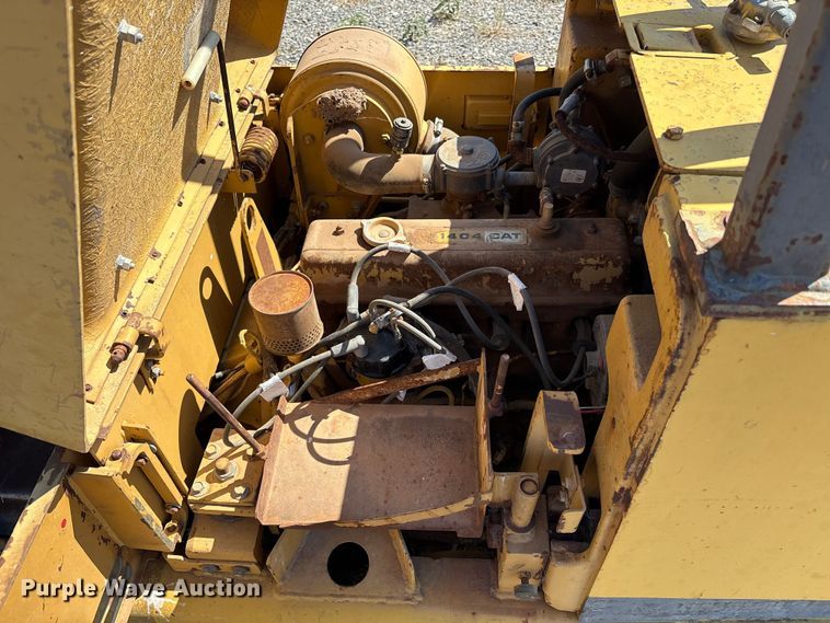 image for item IE9225 Caterpillar T40C forklift