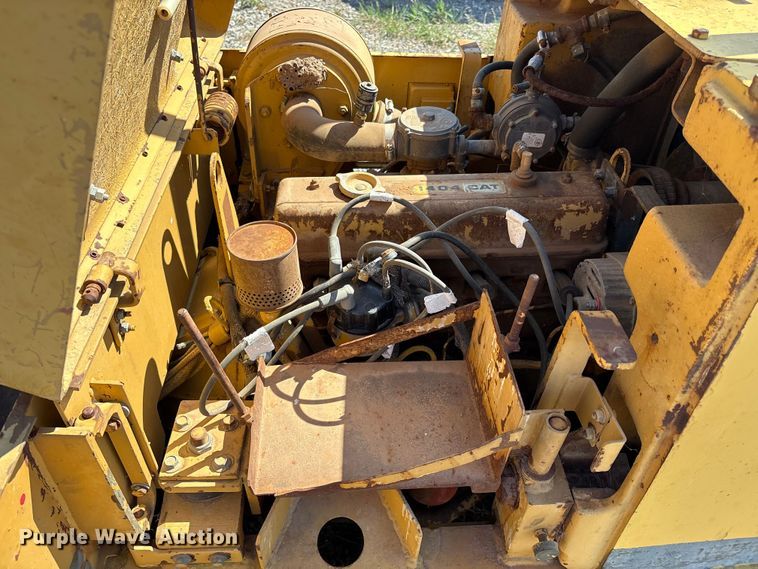 image for item IE9225 Caterpillar T40C forklift