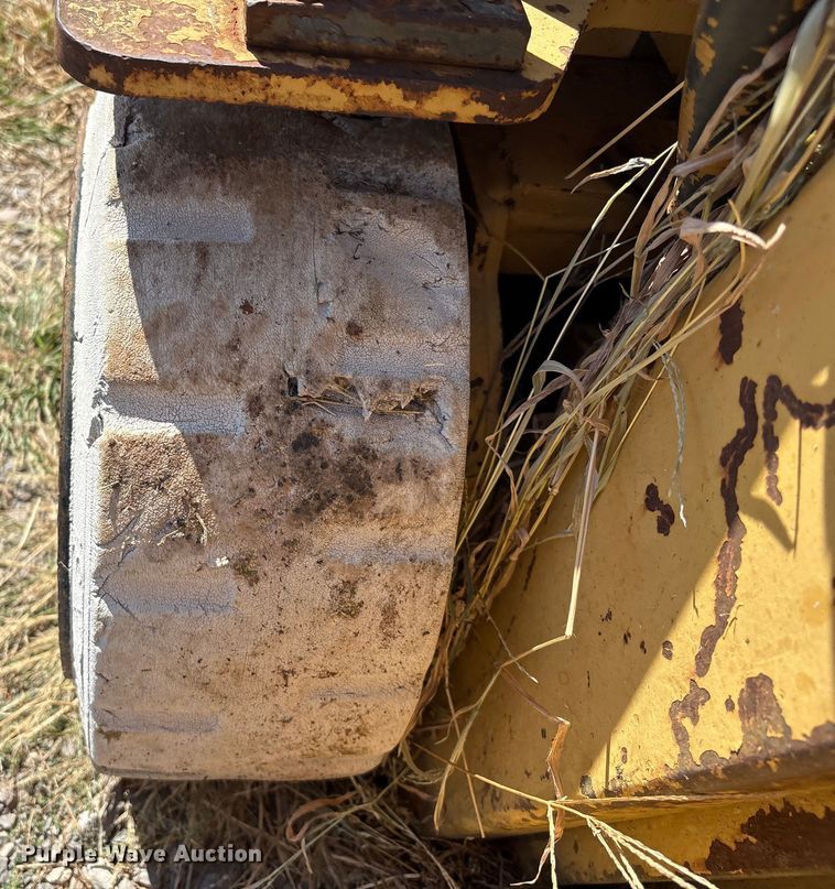 image for item IE9225 Caterpillar T40C forklift