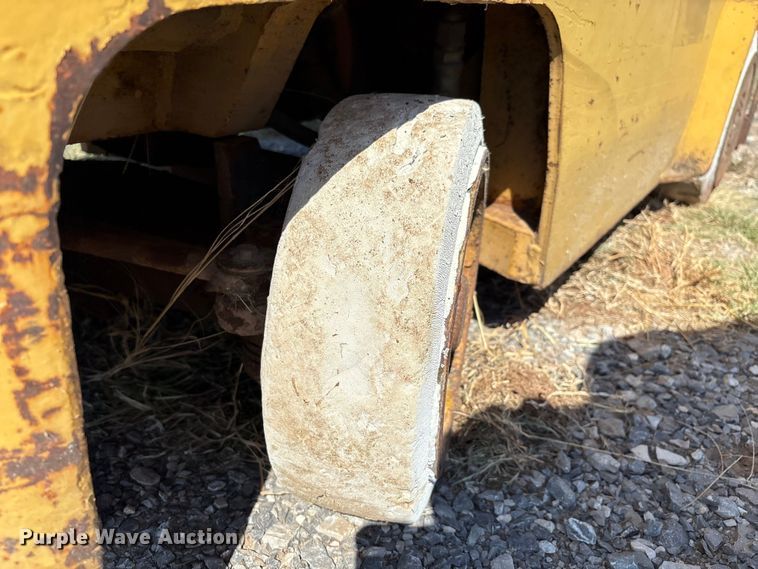 image for item IE9225 Caterpillar T40C forklift