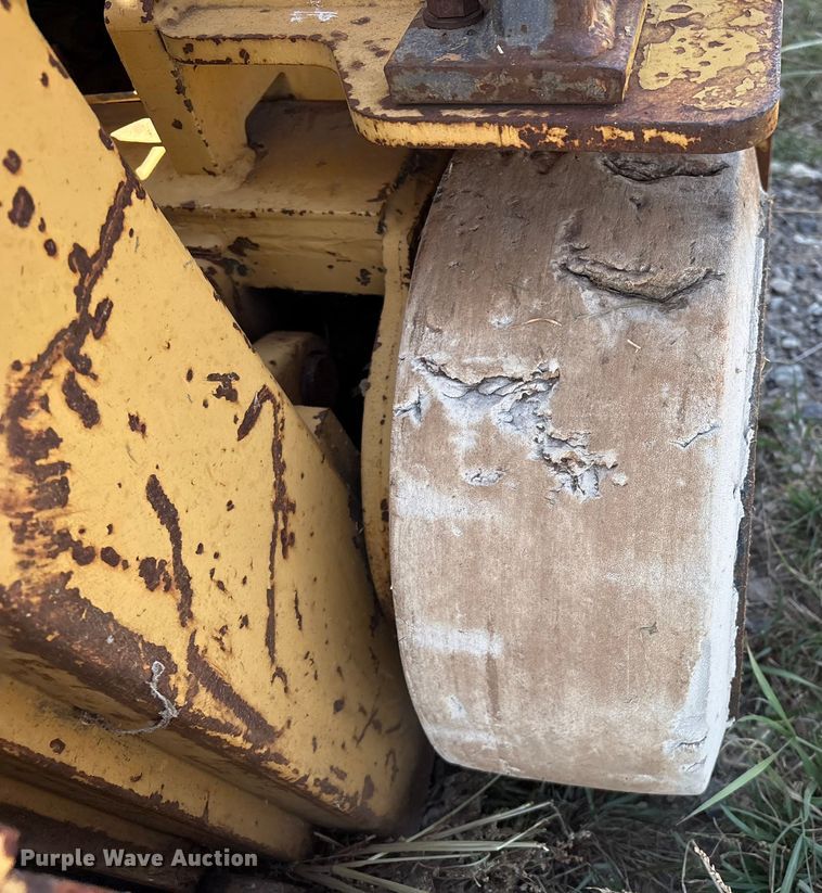 image for item IE9225 Caterpillar T40C forklift