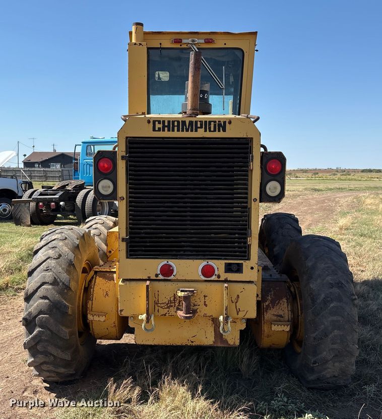 image for item IE9226 1990 Champion 720 A motor grader