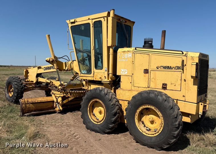 image for item IE9226 1990 Champion 720 A motor grader