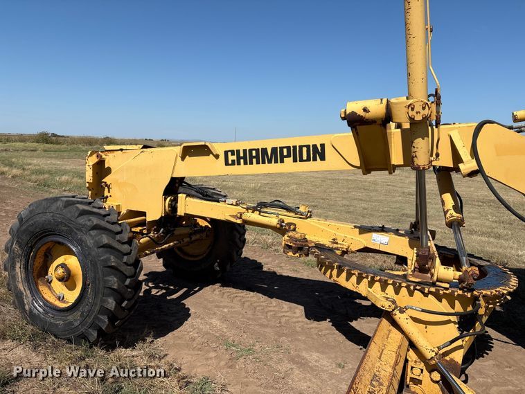 image for item IE9226 1990 Champion 720 A motor grader