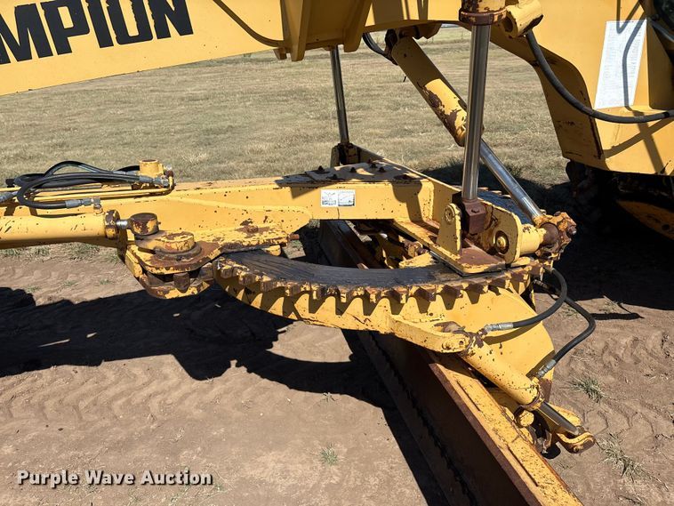 image for item IE9226 1990 Champion 720 A motor grader