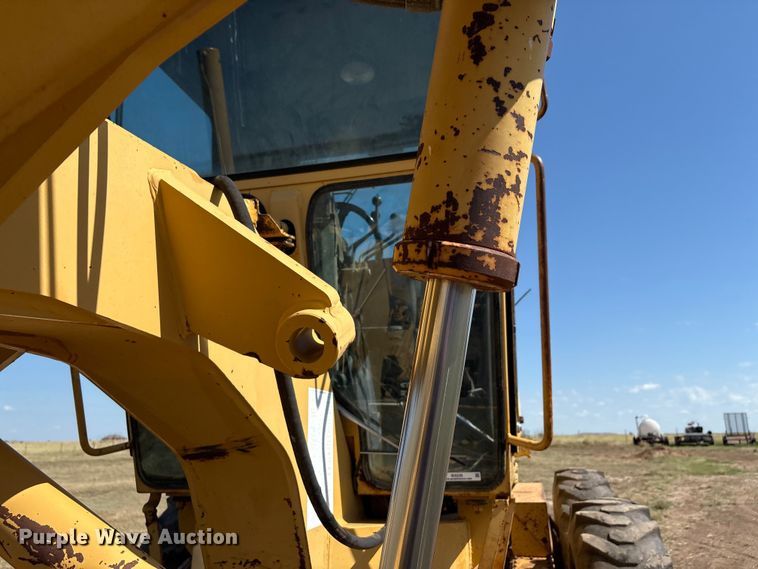 image for item IE9226 1990 Champion 720 A motor grader