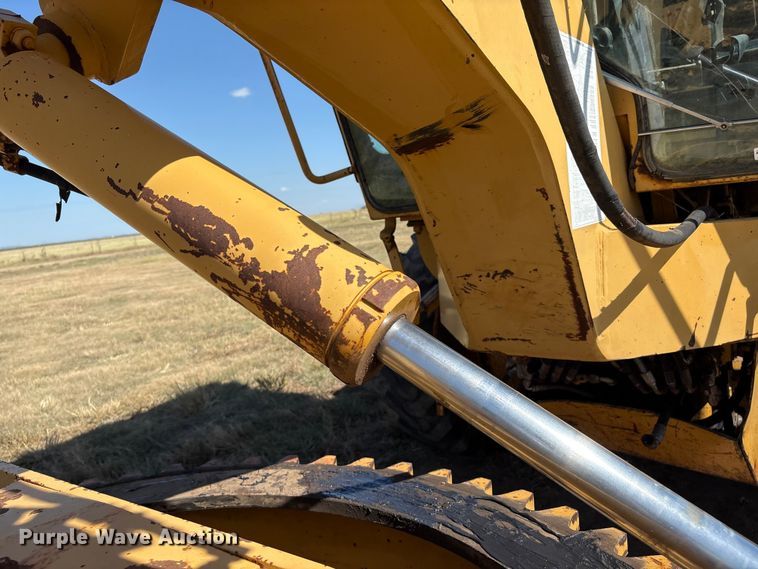 image for item IE9226 1990 Champion 720 A motor grader