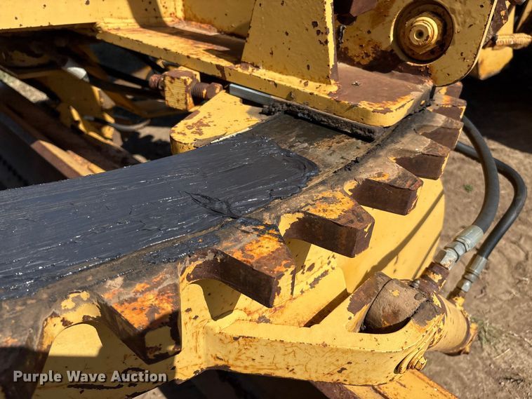 image for item IE9226 1990 Champion 720 A motor grader