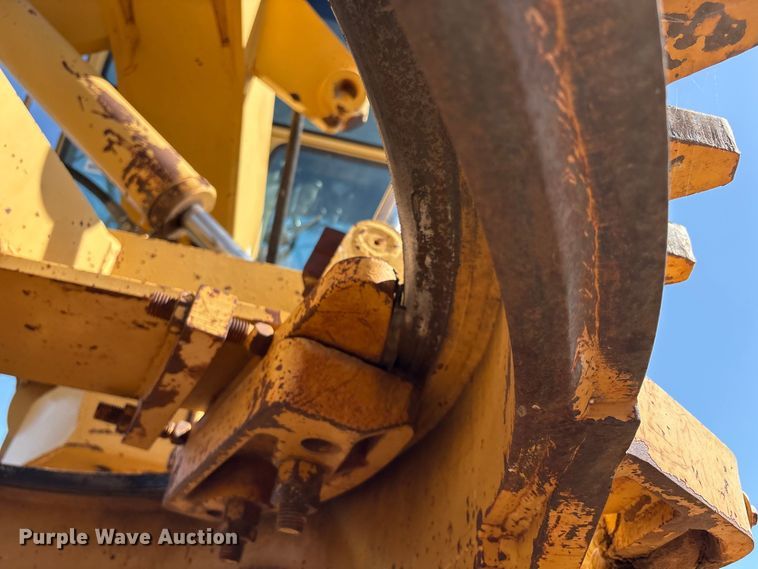 image for item IE9226 1990 Champion 720 A motor grader