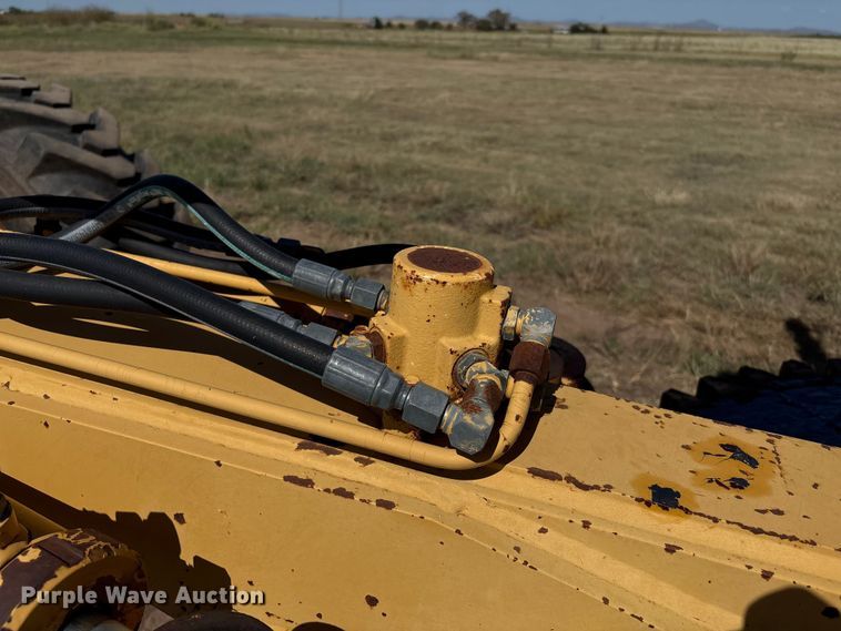 image for item IE9226 1990 Champion 720 A motor grader