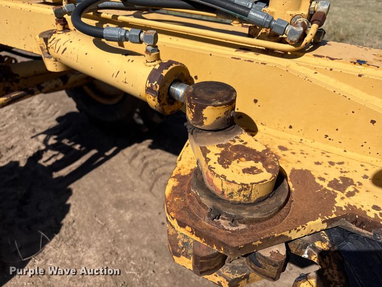 image for item IE9226 1990 Champion 720 A motor grader