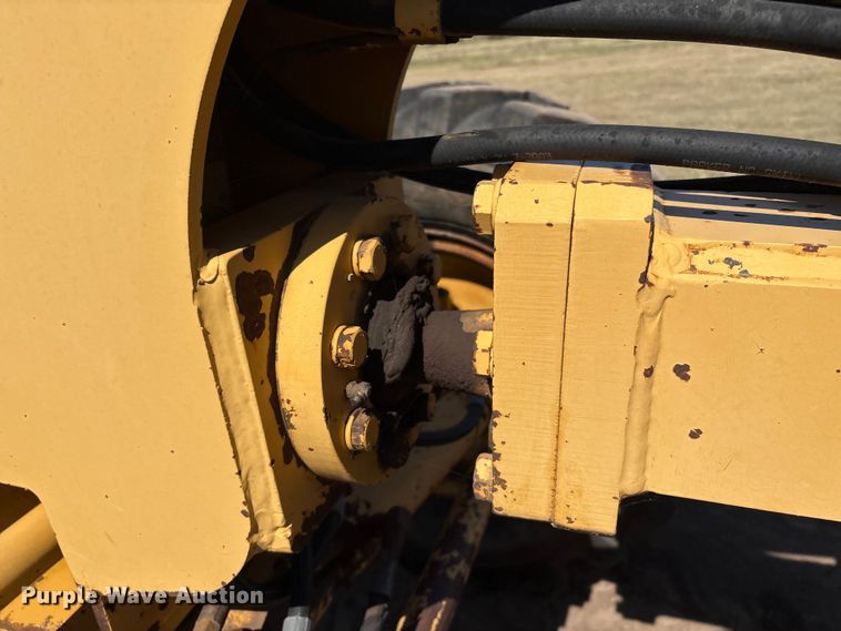 image for item IE9226 1990 Champion 720 A motor grader