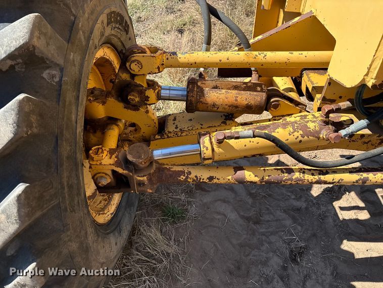 image for item IE9226 1990 Champion 720 A motor grader