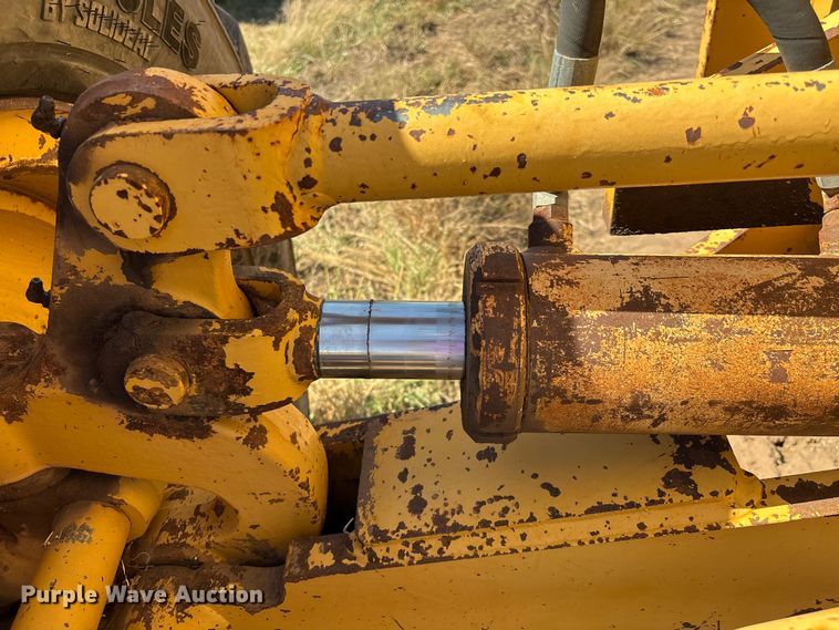 image for item IE9226 1990 Champion 720 A motor grader