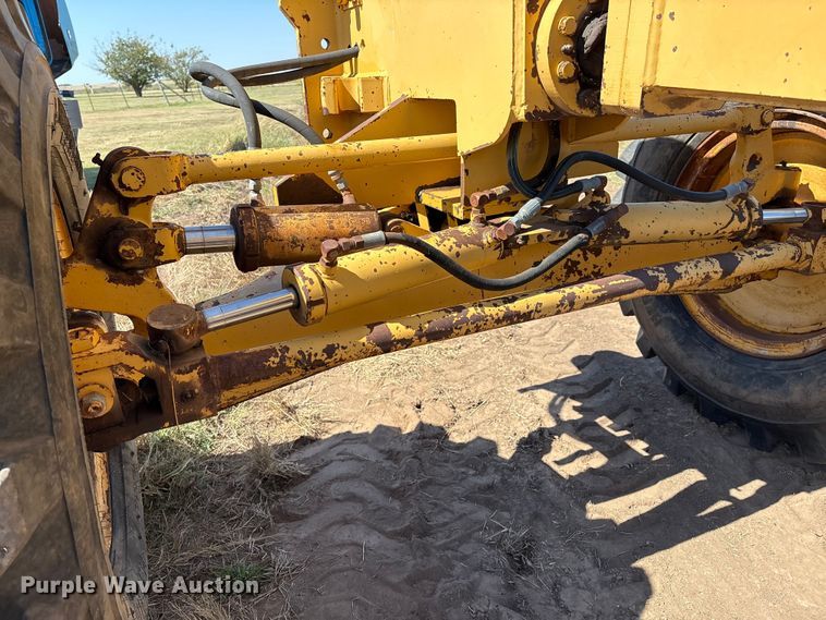 image for item IE9226 1990 Champion 720 A motor grader