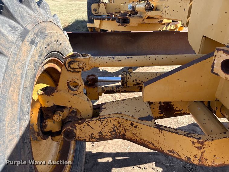 image for item IE9226 1990 Champion 720 A motor grader