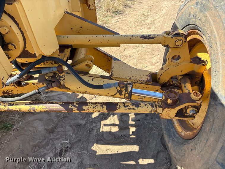 image for item IE9226 1990 Champion 720 A motor grader