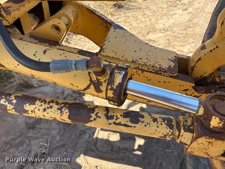 image for item IE9226 1990 Champion 720 A motor grader