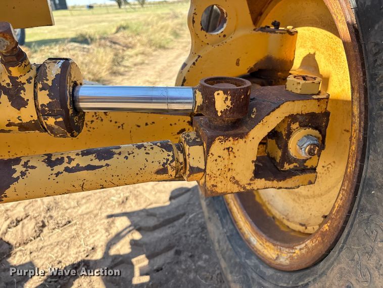 image for item IE9226 1990 Champion 720 A motor grader