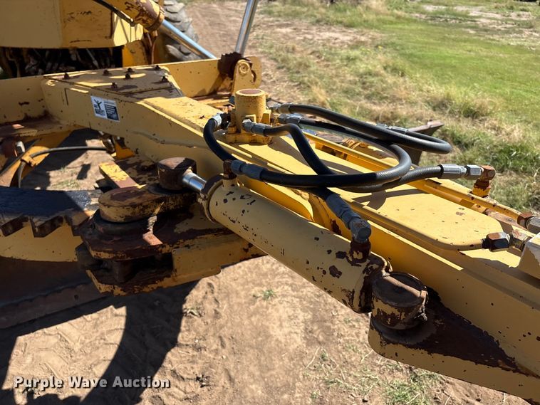 image for item IE9226 1990 Champion 720 A motor grader