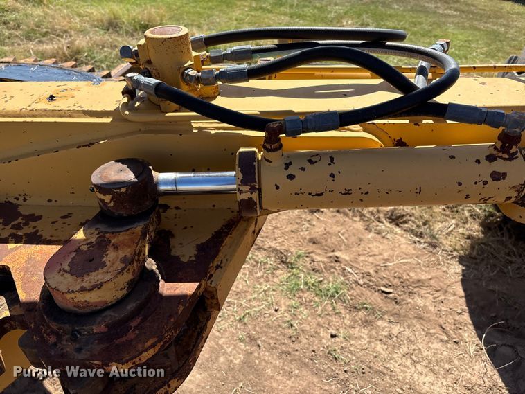 image for item IE9226 1990 Champion 720 A motor grader