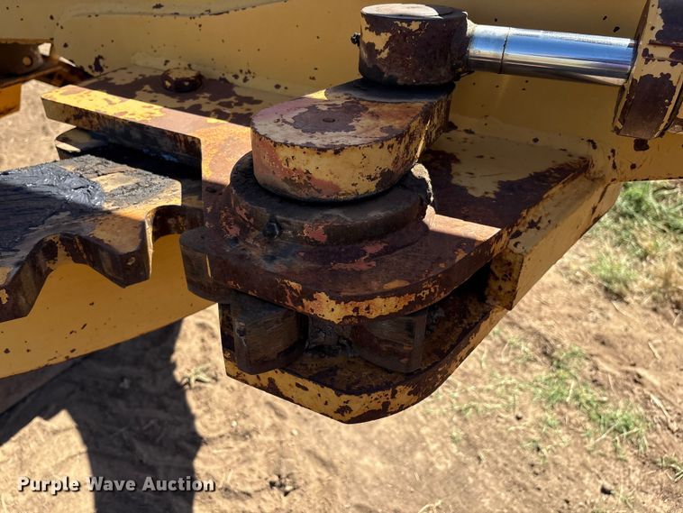 image for item IE9226 1990 Champion 720 A motor grader