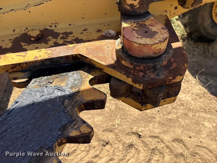 image for item IE9226 1990 Champion 720 A motor grader