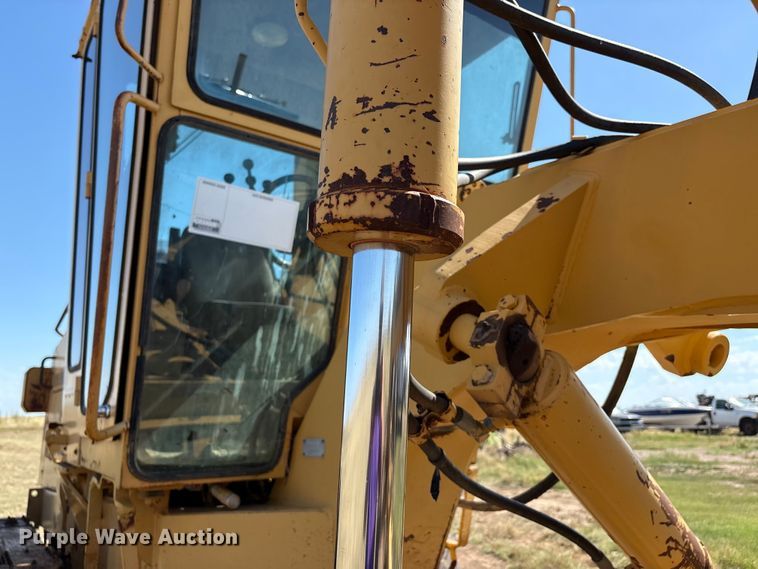 image for item IE9226 1990 Champion 720 A motor grader