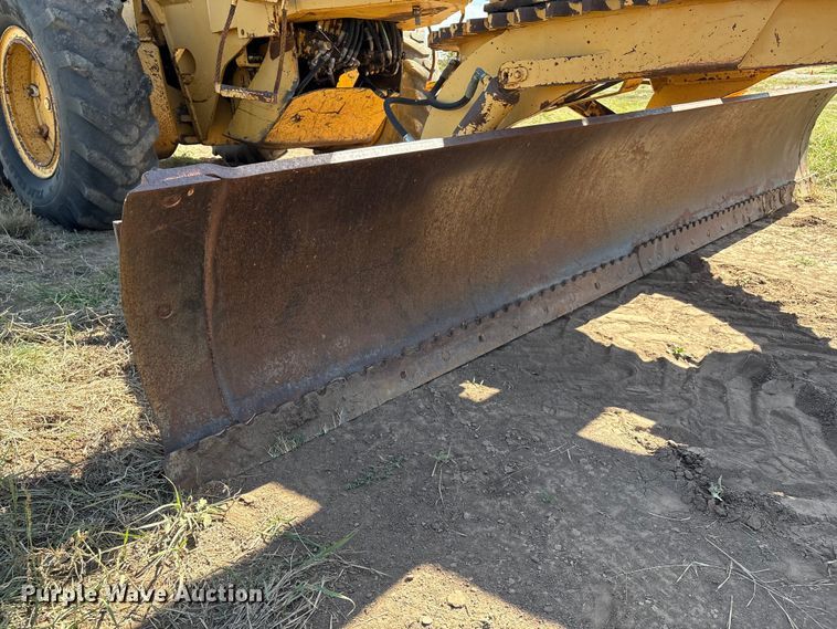 image for item IE9226 1990 Champion 720 A motor grader