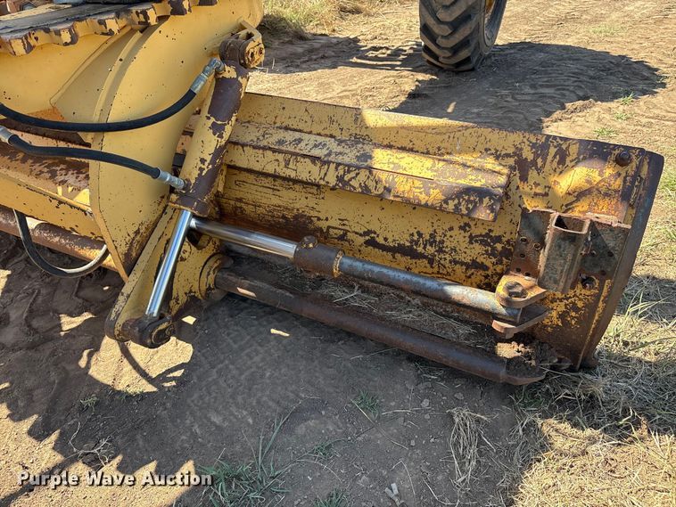 image for item IE9226 1990 Champion 720 A motor grader