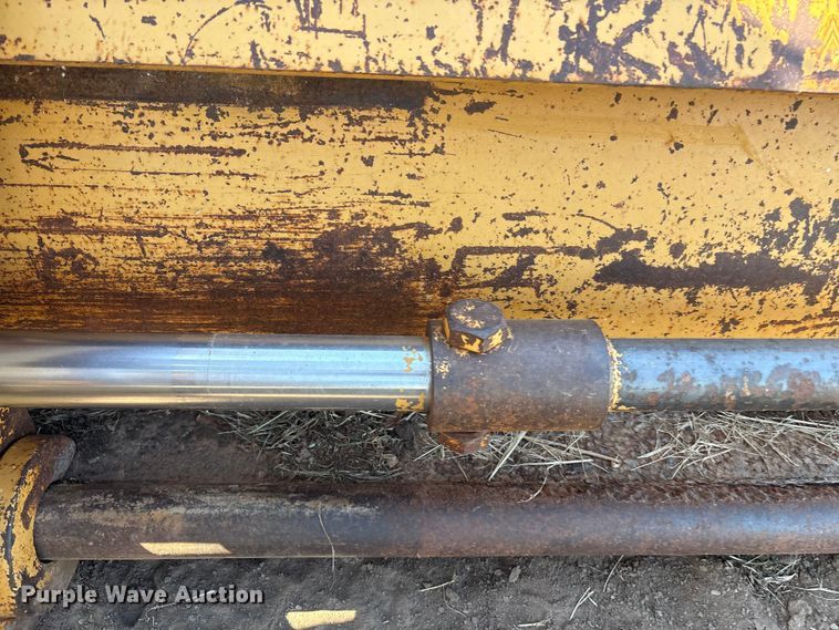 image for item IE9226 1990 Champion 720 A motor grader