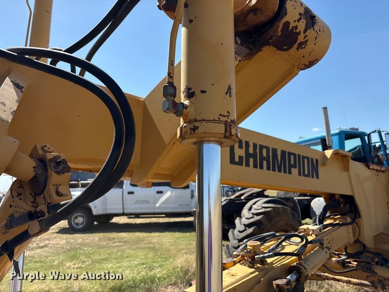 image for item IE9226 1990 Champion 720 A motor grader