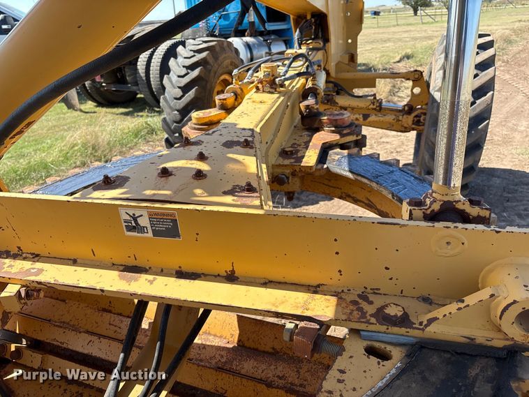 image for item IE9226 1990 Champion 720 A motor grader