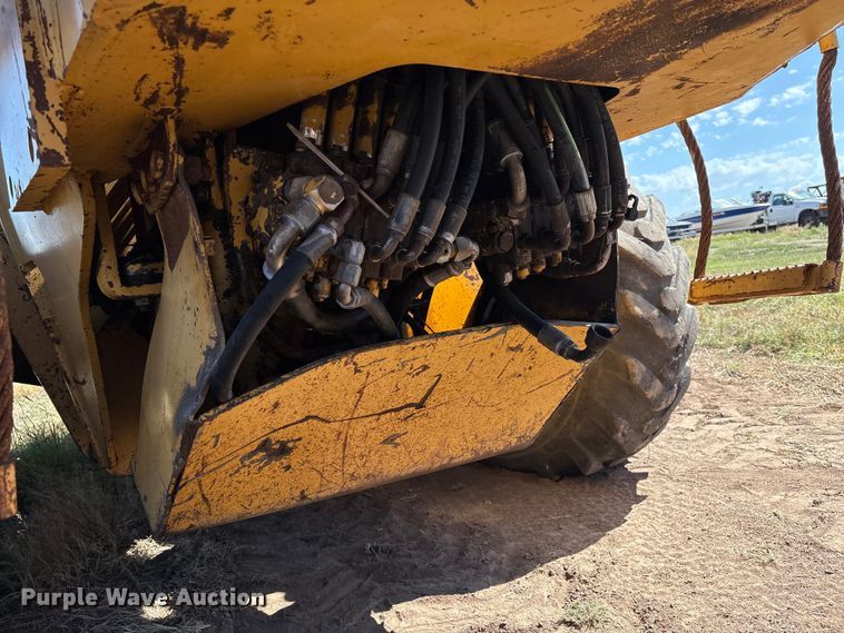 image for item IE9226 1990 Champion 720 A motor grader