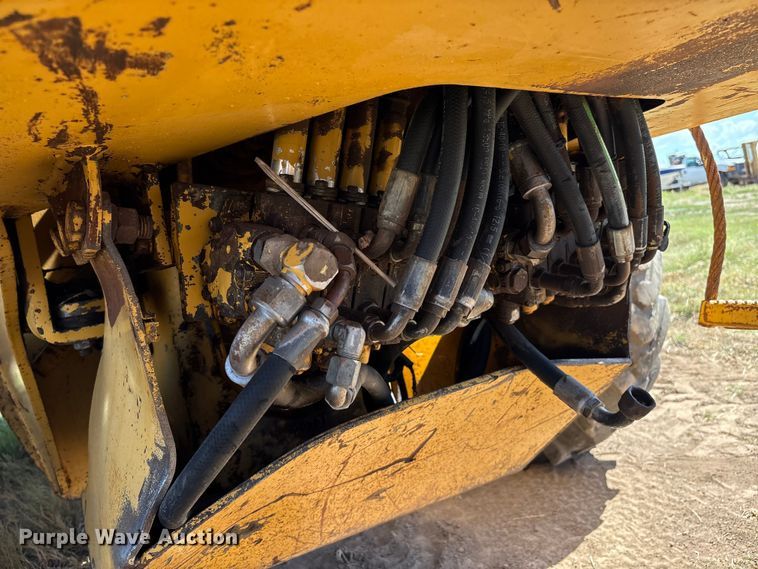 image for item IE9226 1990 Champion 720 A motor grader