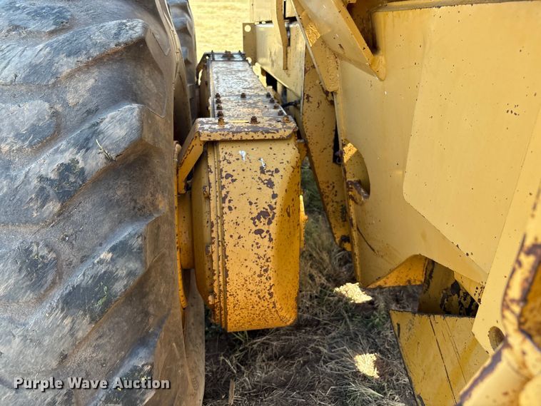 image for item IE9226 1990 Champion 720 A motor grader