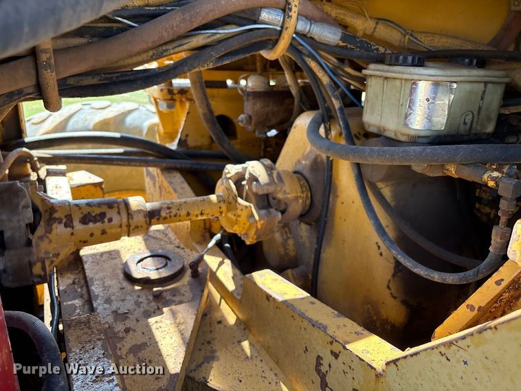 image for item IE9226 1990 Champion 720 A motor grader