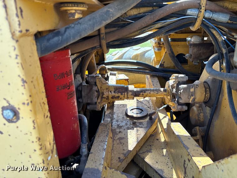 image for item IE9226 1990 Champion 720 A motor grader