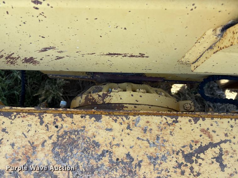 image for item IE9226 1990 Champion 720 A motor grader