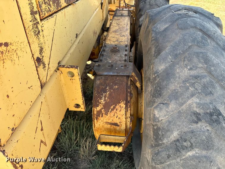 image for item IE9226 1990 Champion 720 A motor grader